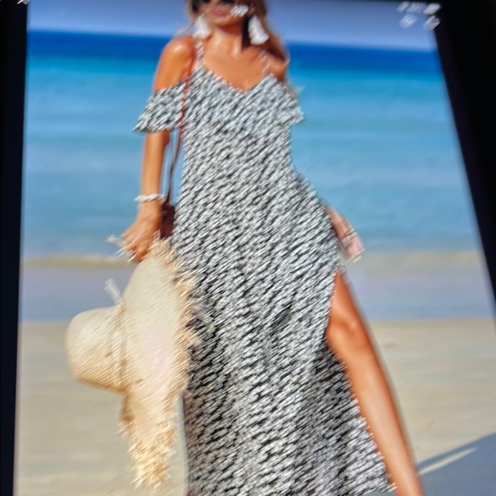 051. Elegant Black and White Maxi Dress